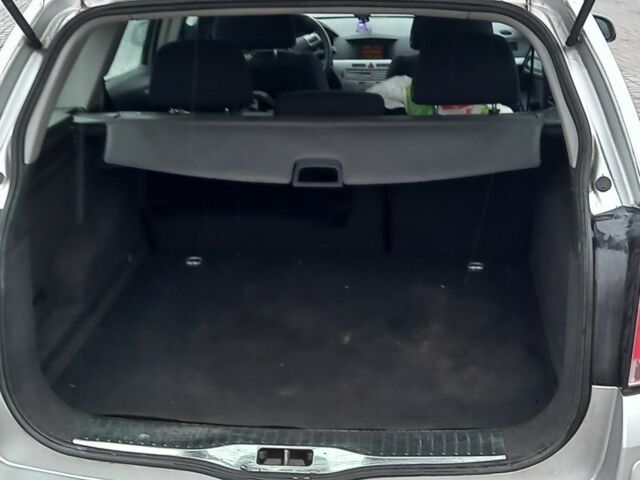 Серый Опель Астра, объемом двигателя 1.9 л и пробегом 395 тыс. км за 3000 $, фото 9 на Automoto.ua