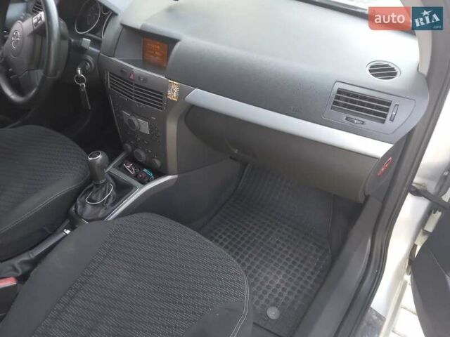 Сірий Опель Астра, об'ємом двигуна 1.3 л та пробігом 287 тис. км за 4999 $, фото 22 на Automoto.ua