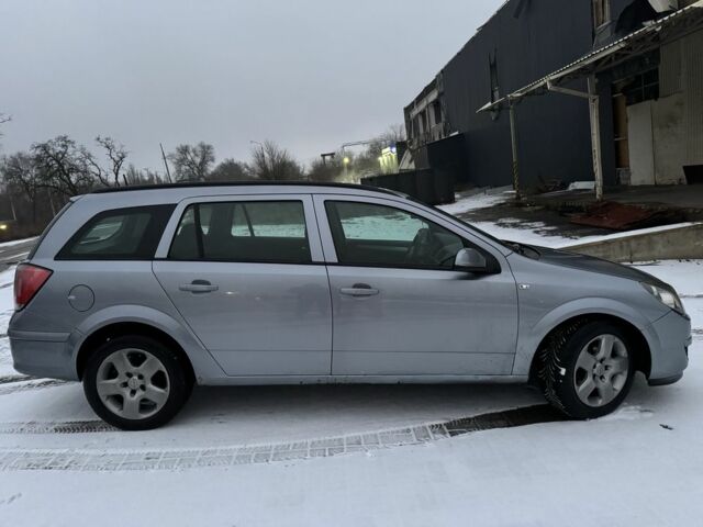 Серый Опель Астра, объемом двигателя 1.7 л и пробегом 370 тыс. км за 2819 $, фото 7 на Automoto.ua