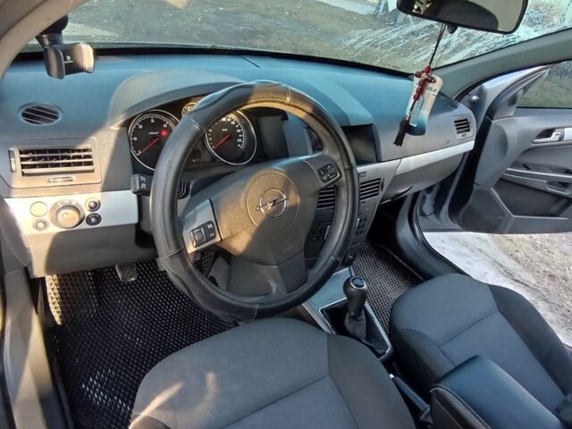 Серый Опель Астра, объемом двигателя 1.3 л и пробегом 500 тыс. км за 5250 $, фото 6 на Automoto.ua