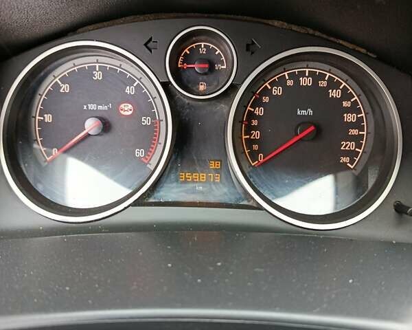 Серый Опель Астра, объемом двигателя 1.9 л и пробегом 360 тыс. км за 4300 $, фото 4 на Automoto.ua