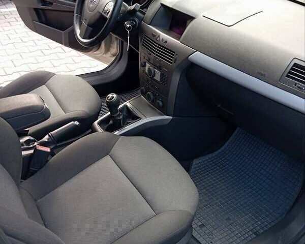 Серый Опель Астра, объемом двигателя 1.6 л и пробегом 198 тыс. км за 5200 $, фото 22 на Automoto.ua