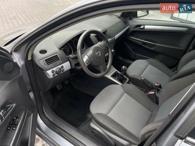 Серый Опель Астра, объемом двигателя 1.6 л и пробегом 158 тыс. км за 4950 $, фото 17 на Automoto.ua