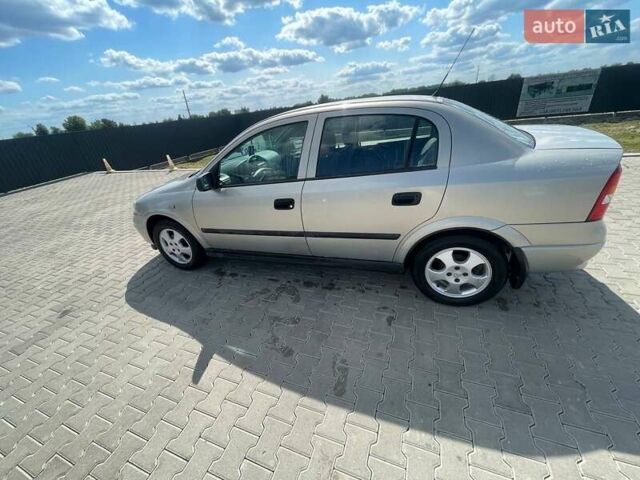 Серый Опель Астра, объемом двигателя 1.4 л и пробегом 320 тыс. км за 4000 $, фото 1 на Automoto.ua