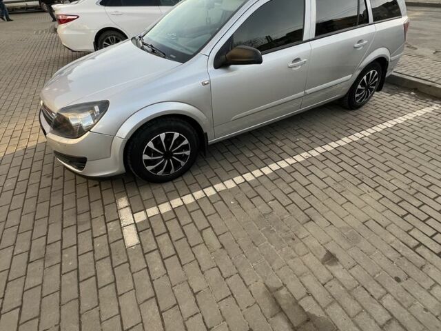 Серый Опель Астра, объемом двигателя 1.6 л и пробегом 303 тыс. км за 3700 $, фото 2 на Automoto.ua