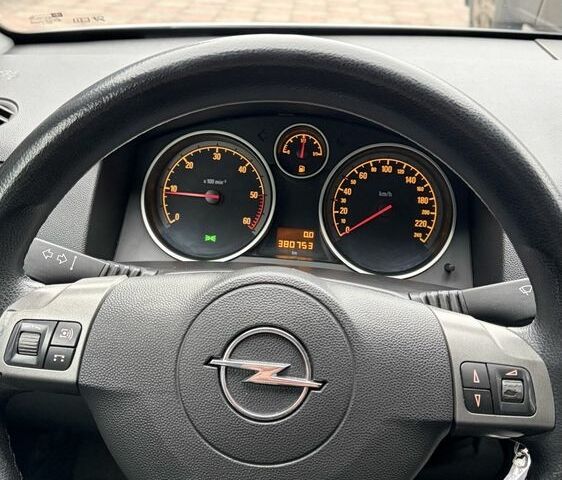 Серый Опель Астра, объемом двигателя 1.7 л и пробегом 300 тыс. км за 2800 $, фото 14 на Automoto.ua