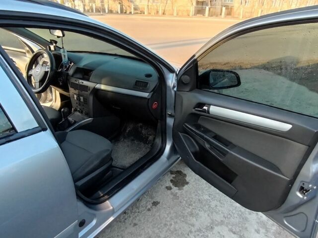 Серый Опель Астра, объемом двигателя 1.3 л и пробегом 500 тыс. км за 5250 $, фото 7 на Automoto.ua