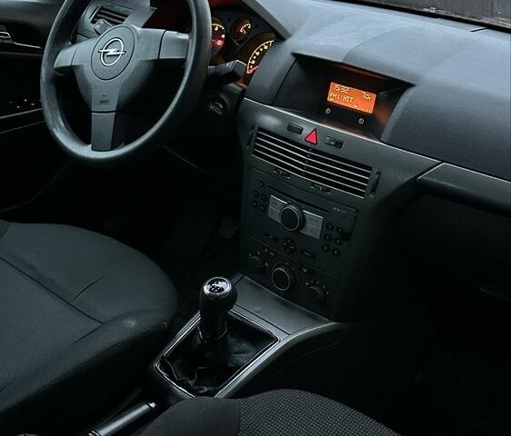 Серый Опель Астра, объемом двигателя 1.7 л и пробегом 290 тыс. км за 1800 $, фото 17 на Automoto.ua