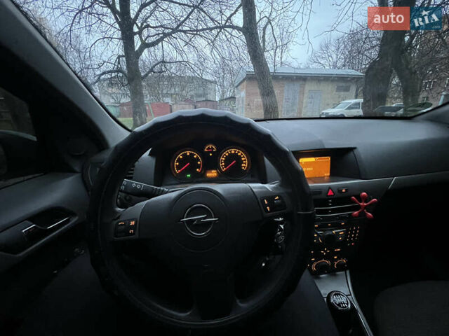 Серый Опель Астра, объемом двигателя 1.91 л и пробегом 349 тыс. км за 4600 $, фото 6 на Automoto.ua
