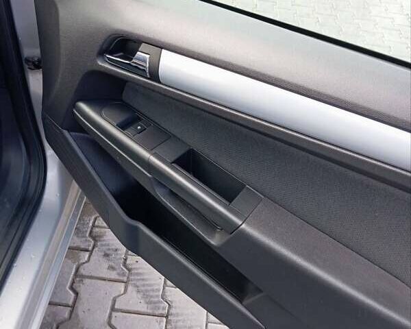 Серый Опель Астра, объемом двигателя 1.6 л и пробегом 198 тыс. км за 5200 $, фото 17 на Automoto.ua