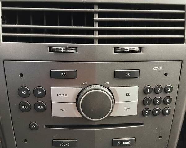 Опель Астра 2006 в Самборе на Automoto.ua Серый Опель Астра, объемом двигателя 1.6 л и пробегом 273 тыс. км за 4200 $, фото 5 на Automoto.ua