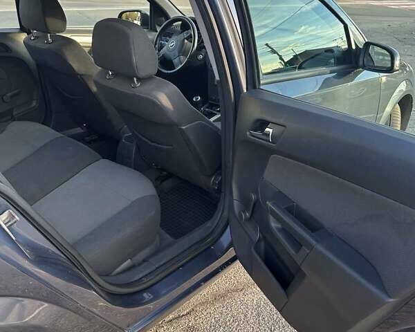 Серый Опель Астра, объемом двигателя 1.2 л и пробегом 323 тыс. км за 4200 $, фото 7 на Automoto.ua