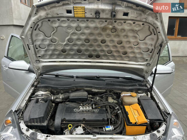 Серый Опель Астра, объемом двигателя 1.6 л и пробегом 198 тыс. км за 4450 $, фото 26 на Automoto.ua