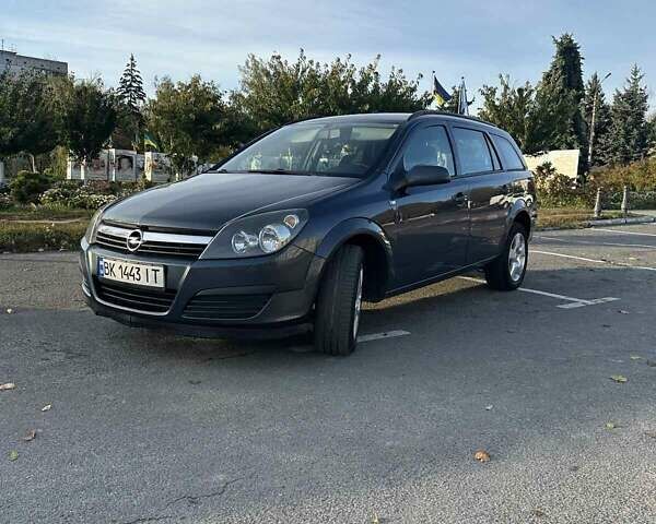 Серый Опель Астра, объемом двигателя 1.2 л и пробегом 323 тыс. км за 4200 $, фото 1 на Automoto.ua