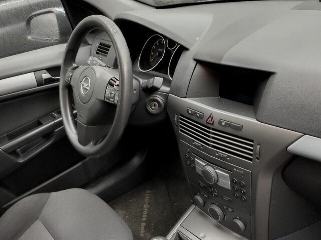 Серый Опель Астра, объемом двигателя 1.8 л и пробегом 215 тыс. км за 5000 $, фото 4 на Automoto.ua