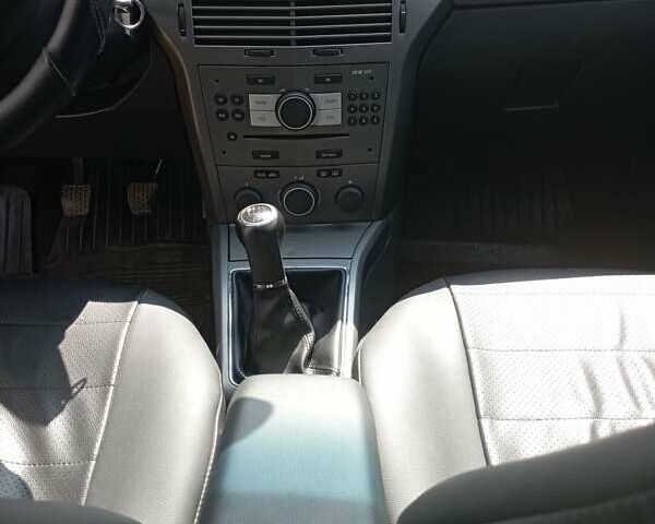 Серый Опель Астра, объемом двигателя 1.3 л и пробегом 277 тыс. км за 5100 $, фото 2 на Automoto.ua