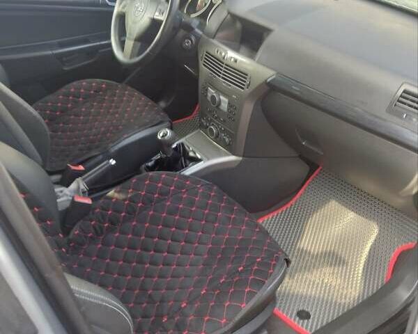 Серый Опель Астра, объемом двигателя 1.6 л и пробегом 240 тыс. км за 4300 $, фото 4 на Automoto.ua