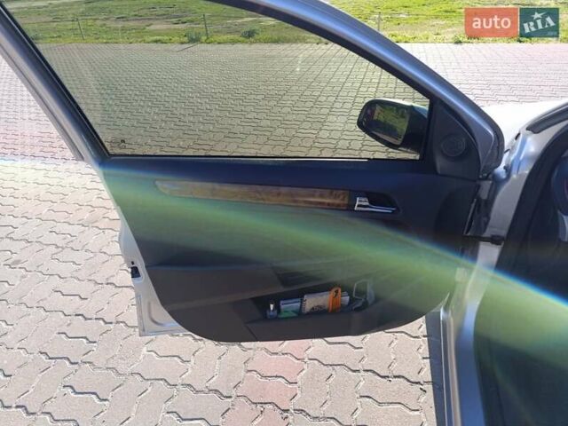 Серый Опель Астра, объемом двигателя 1.4 л и пробегом 311 тыс. км за 4500 $, фото 9 на Automoto.ua