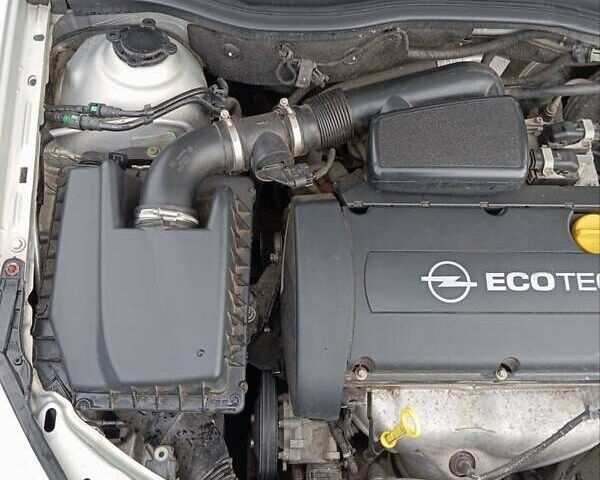 Серый Опель Астра, объемом двигателя 1.6 л и пробегом 198 тыс. км за 5200 $, фото 11 на Automoto.ua