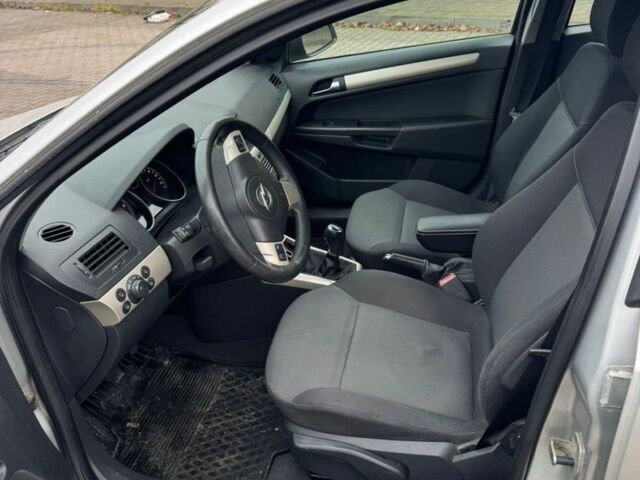 Серый Опель Астра, объемом двигателя 1.9 л и пробегом 300 тыс. км за 2500 $, фото 10 на Automoto.ua