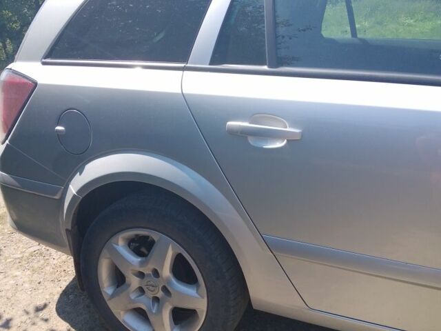 Серый Опель Астра, объемом двигателя 1.7 л и пробегом 274 тыс. км за 5000 $, фото 5 на Automoto.ua