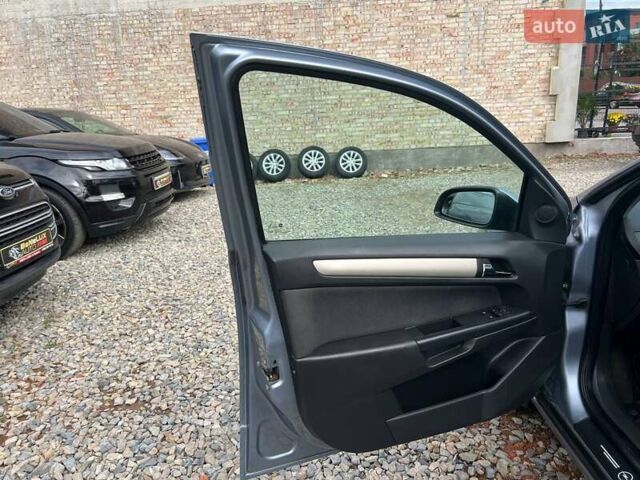 Серый Опель Астра, объемом двигателя 1.69 л и пробегом 238 тыс. км за 4799 $, фото 9 на Automoto.ua