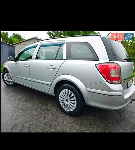 Серый Опель Астра, объемом двигателя 1.4 л и пробегом 33000 тыс. км за 4600 $, фото 3 на Automoto.ua