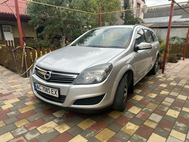 Серый Опель Астра, объемом двигателя 1.7 л и пробегом 285 тыс. км за 4200 $, фото 4 на Automoto.ua