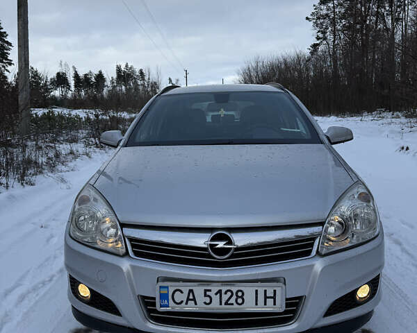 Серый Опель Астра, объемом двигателя 1.9 л и пробегом 428 тыс. км за 5800 $, фото 1 на Automoto.ua