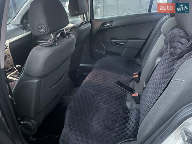 Серый Опель Астра, объемом двигателя 1.7 л и пробегом 301 тыс. км за 5100 $, фото 10 на Automoto.ua