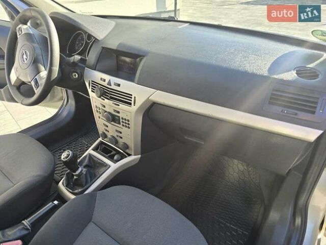 Серый Опель Астра, объемом двигателя 1.3 л и пробегом 238 тыс. км за 4800 $, фото 20 на Automoto.ua