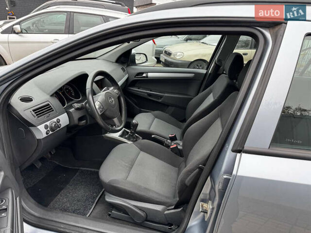 Серый Опель Астра, объемом двигателя 1.6 л и пробегом 190 тыс. км за 5900 $, фото 6 на Automoto.ua