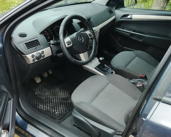 Серый Опель Астра, объемом двигателя 1.91 л и пробегом 241 тыс. км за 5400 $, фото 5 на Automoto.ua