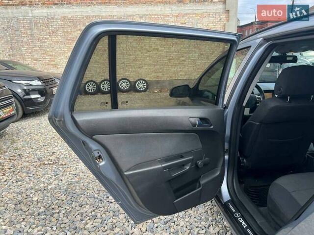 Серый Опель Астра, объемом двигателя 1.69 л и пробегом 238 тыс. км за 4799 $, фото 11 на Automoto.ua