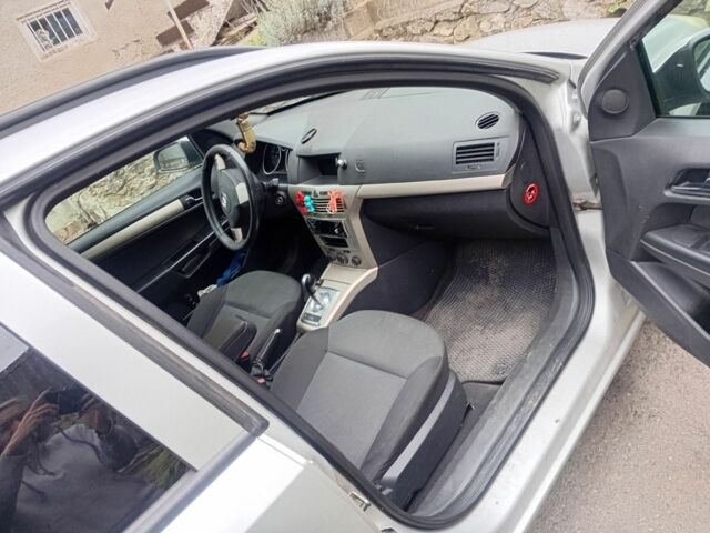 Опель Астра 2007 у Хмельницькому на Automoto.ua Сірий Опель Астра, об'ємом двигуна 1.6 л та пробігом 385 тис. км за 4300 $, фото 3 на Automoto.ua