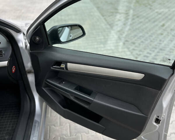 Серый Опель Астра, объемом двигателя 1.6 л и пробегом 250 тыс. км за 5350 $, фото 23 на Automoto.ua