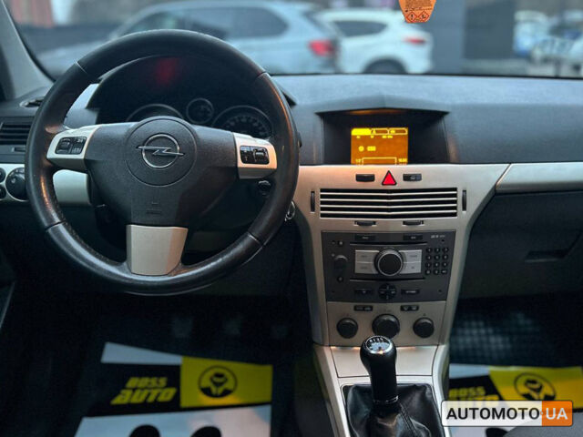 Серый Опель Астра, объемом двигателя 1.7 л и пробегом 321 тыс. км за 6000 $, фото 16 на Automoto.ua