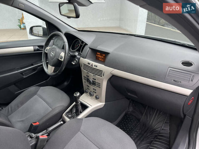 Серый Опель Астра, объемом двигателя 1.36 л и пробегом 270 тыс. км за 3900 $, фото 102 на Automoto.ua