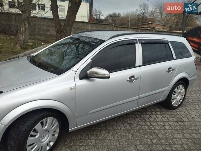 Серый Опель Астра, объемом двигателя 1.7 л и пробегом 250 тыс. км за 5300 $, фото 5 на Automoto.ua