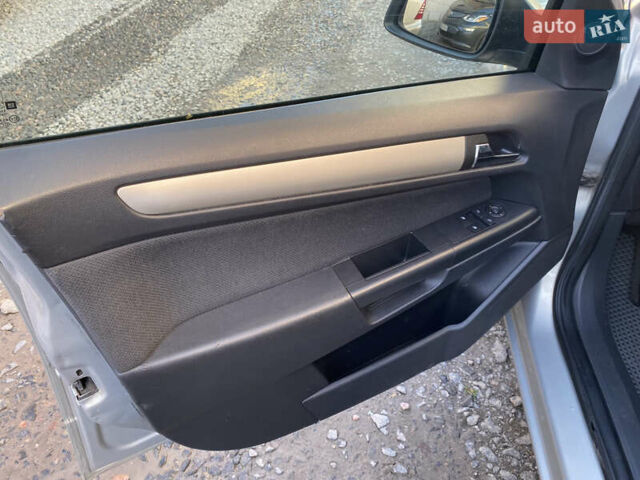 Серый Опель Астра, объемом двигателя 1.6 л и пробегом 210 тыс. км за 4699 $, фото 10 на Automoto.ua