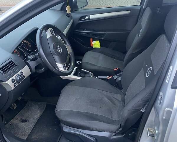 Серый Опель Астра, объемом двигателя 1.6 л и пробегом 289 тыс. км за 4750 $, фото 11 на Automoto.ua