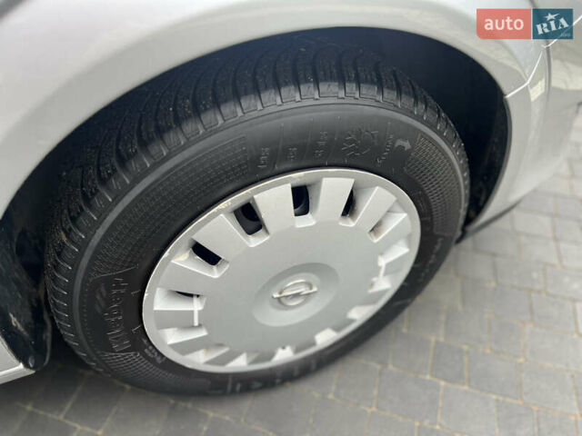 Серый Опель Астра, объемом двигателя 1.36 л и пробегом 270 тыс. км за 3900 $, фото 87 на Automoto.ua