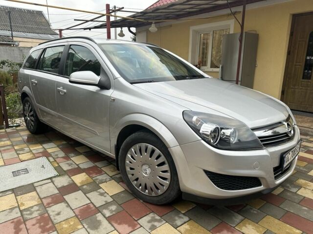 Серый Опель Астра, объемом двигателя 1.7 л и пробегом 285 тыс. км за 4200 $, фото 5 на Automoto.ua