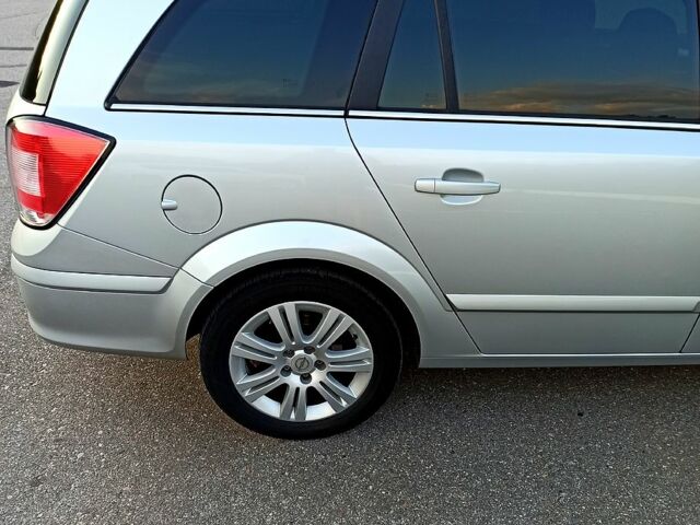 Серый Опель Астра, объемом двигателя 1.6 л и пробегом 180 тыс. км за 5300 $, фото 2 на Automoto.ua