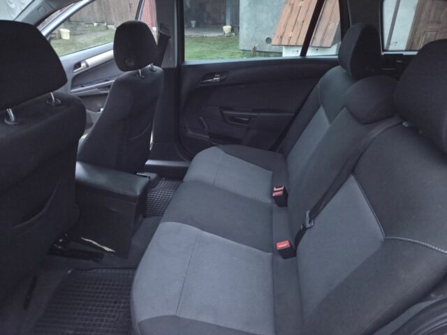 Серый Опель Астра, объемом двигателя 1.6 л и пробегом 237 тыс. км за 4500 $, фото 1 на Automoto.ua