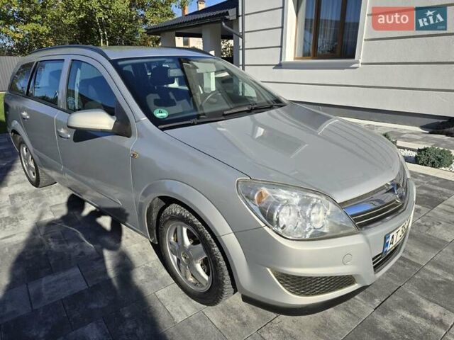 Серый Опель Астра, объемом двигателя 1.3 л и пробегом 238 тыс. км за 4800 $, фото 6 на Automoto.ua