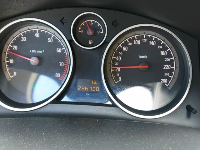 Серый Опель Астра, объемом двигателя 1.6 л и пробегом 237 тыс. км за 4500 $, фото 6 на Automoto.ua