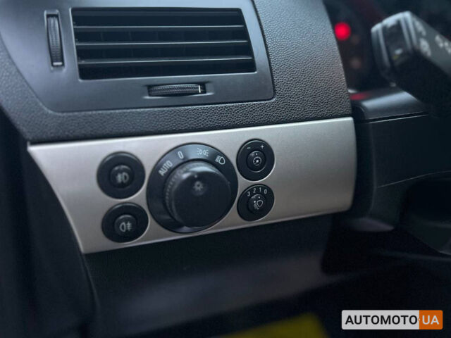 Серый Опель Астра, объемом двигателя 1.7 л и пробегом 321 тыс. км за 6000 $, фото 11 на Automoto.ua