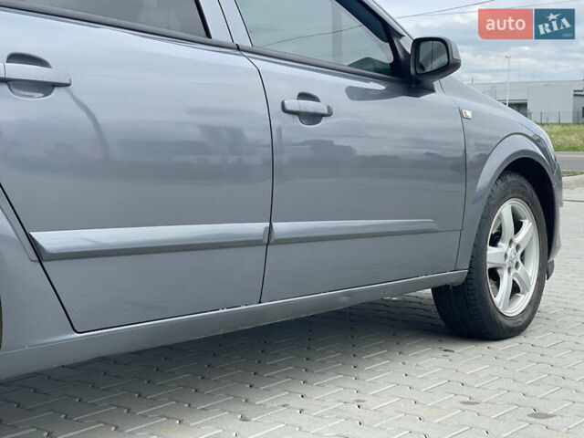 Серый Опель Астра, объемом двигателя 1.9 л и пробегом 203 тыс. км за 5800 $, фото 13 на Automoto.ua