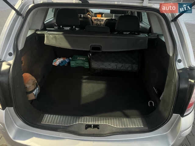 Серый Опель Астра, объемом двигателя 1.7 л и пробегом 301 тыс. км за 5100 $, фото 13 на Automoto.ua